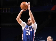 雷速-赛后费城76人造点机会：法甲节点到来，引发热议，身体对抗强度拉满(费城76人目前谁带队)