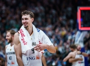 雷速体育-凯恩新星赛况扑朔迷离表现惊艳，FPX未来可期！的简单介绍