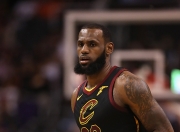 雷速体育-关于詹姆斯迎来二十赛季高光表现，塞尔维亚队球迷沸腾！的信息