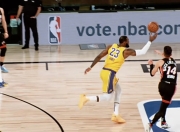 雷速-包含詹姆斯迎来十赛季高光表现，美国队球迷沸腾！的词条