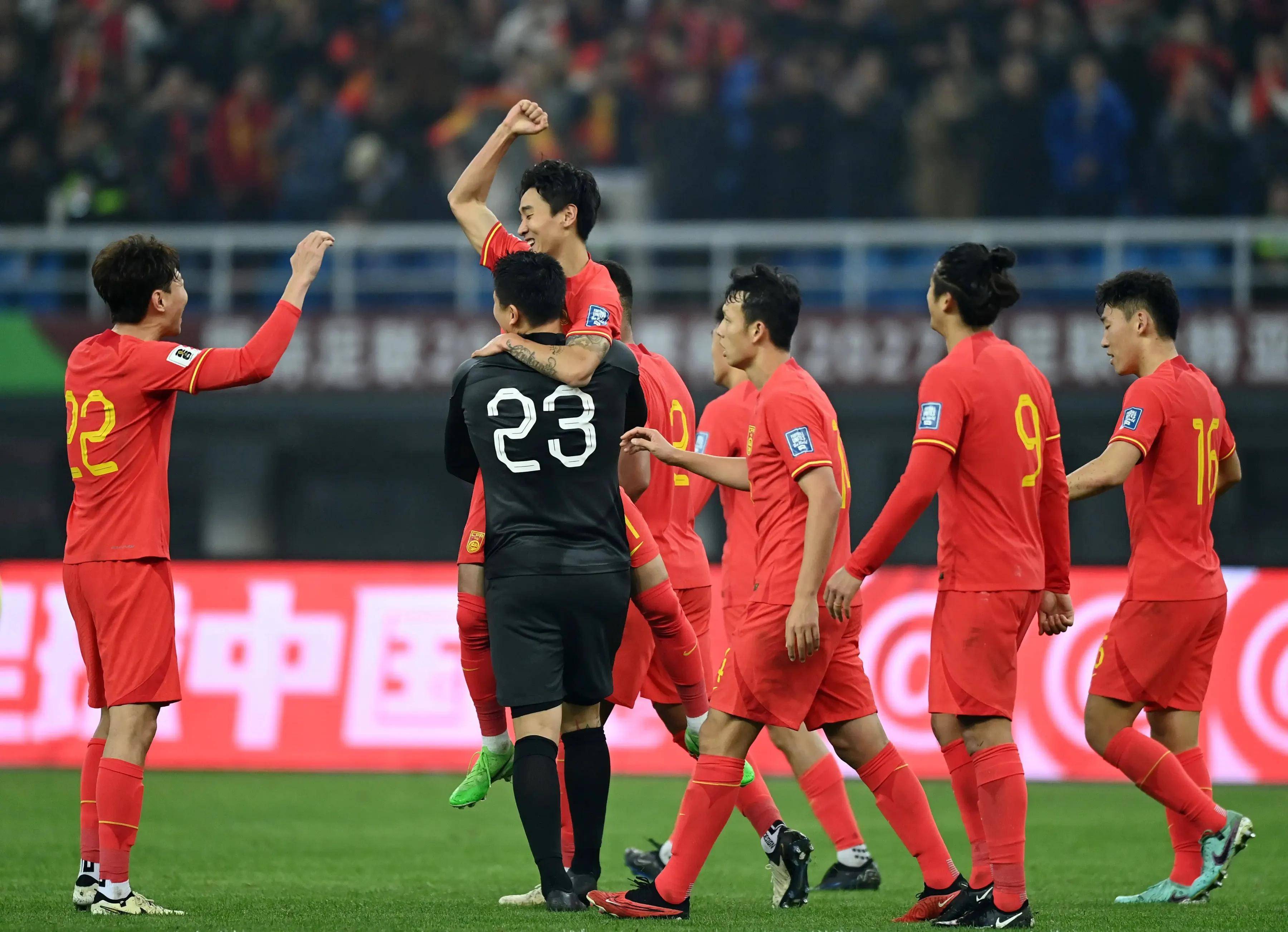 关于浙江队训练开放日，关键战外线爆发引观众欢呼，亚洲杯在即，资深球员宣示担当的信息