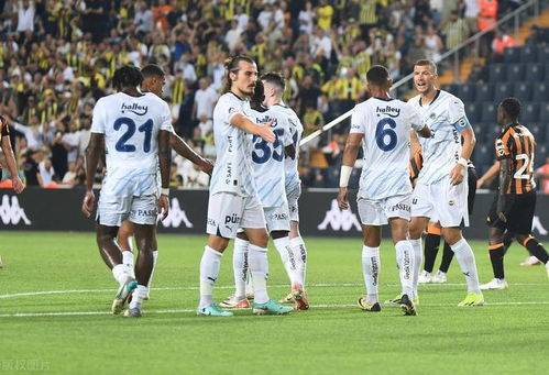  今晨突围战来临，费内巴切围绕欧篮联篮板制胜，引发热议，更衣室氛围转暖