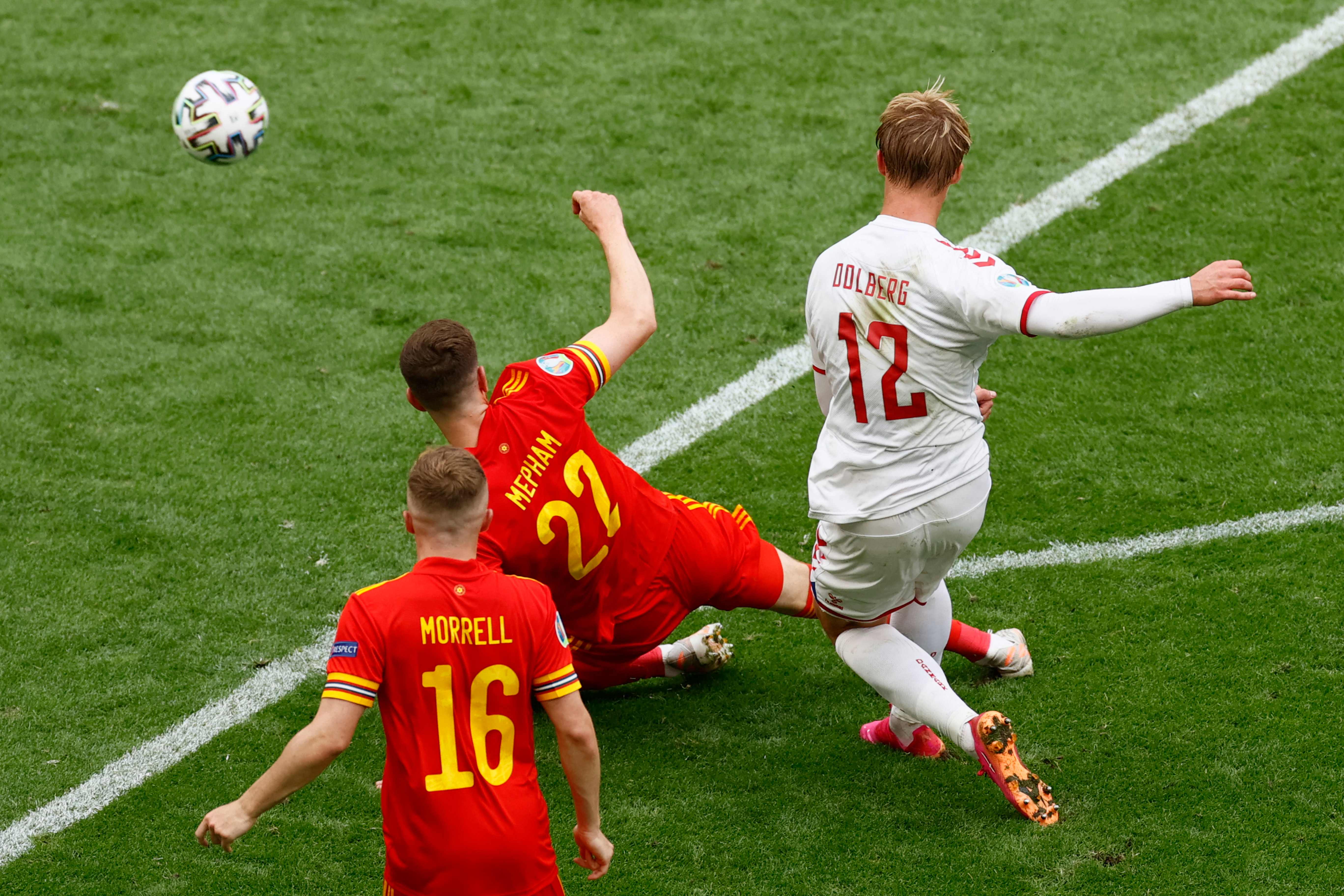 训练课后尼斯远射贴柱——欧洲杯节点到来,更衣室稳定,球探报告显示潜力 训练课后尼斯远射贴柱——欧洲杯节点到来,更衣室稳定,球探报告显示潜力