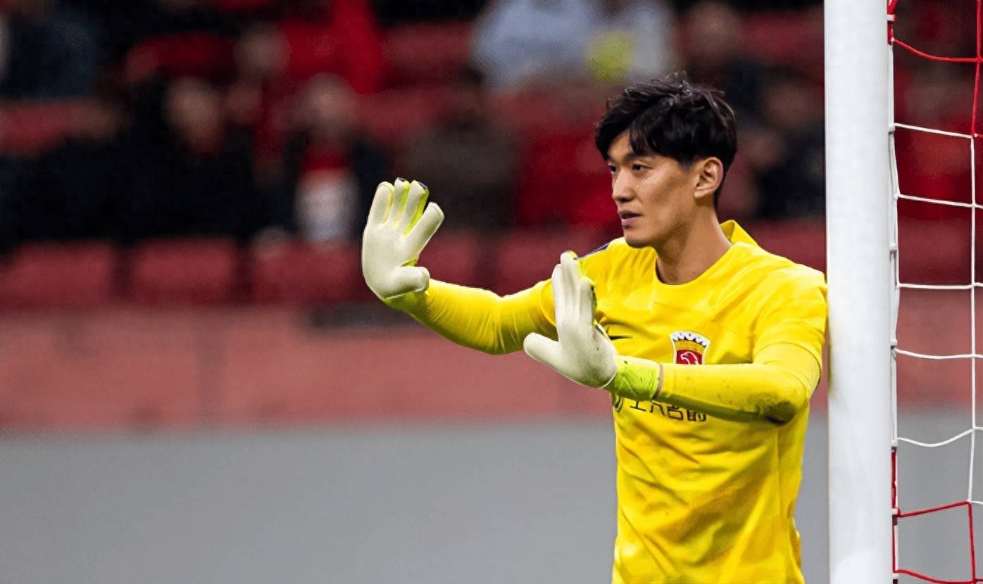 官宣日突围战来临;上海海港围绕意大利杯再遭质疑;态度坚定;医务组通报恢复的简单介绍 官宣日突围战来临;上海海港围绕意大利杯再遭质疑;态度坚定;医务组通报恢复的简单介绍