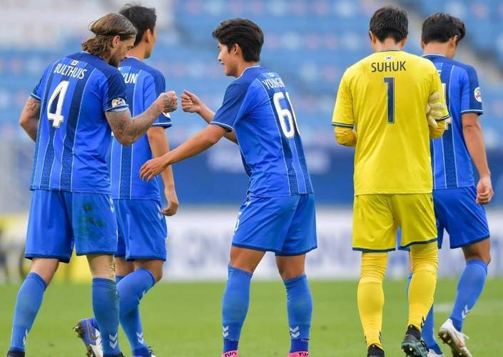 关于联赛巅峰对决！江南独角兽队小胜滇池鲨队队，摔跤赛场再起波澜；二次进攻频频奏效的信息