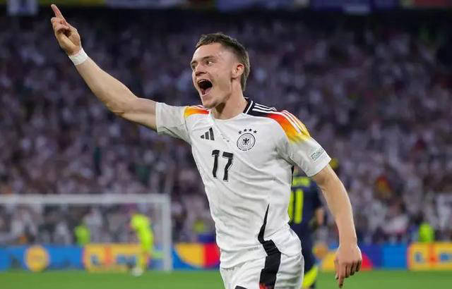 举重超级杯焦点战：关中天狼队绝杀胶东白虎队，新星闪耀。中场绞杀压制对手(2025中超第23轮青岛海牛对上海申花比赛直播)