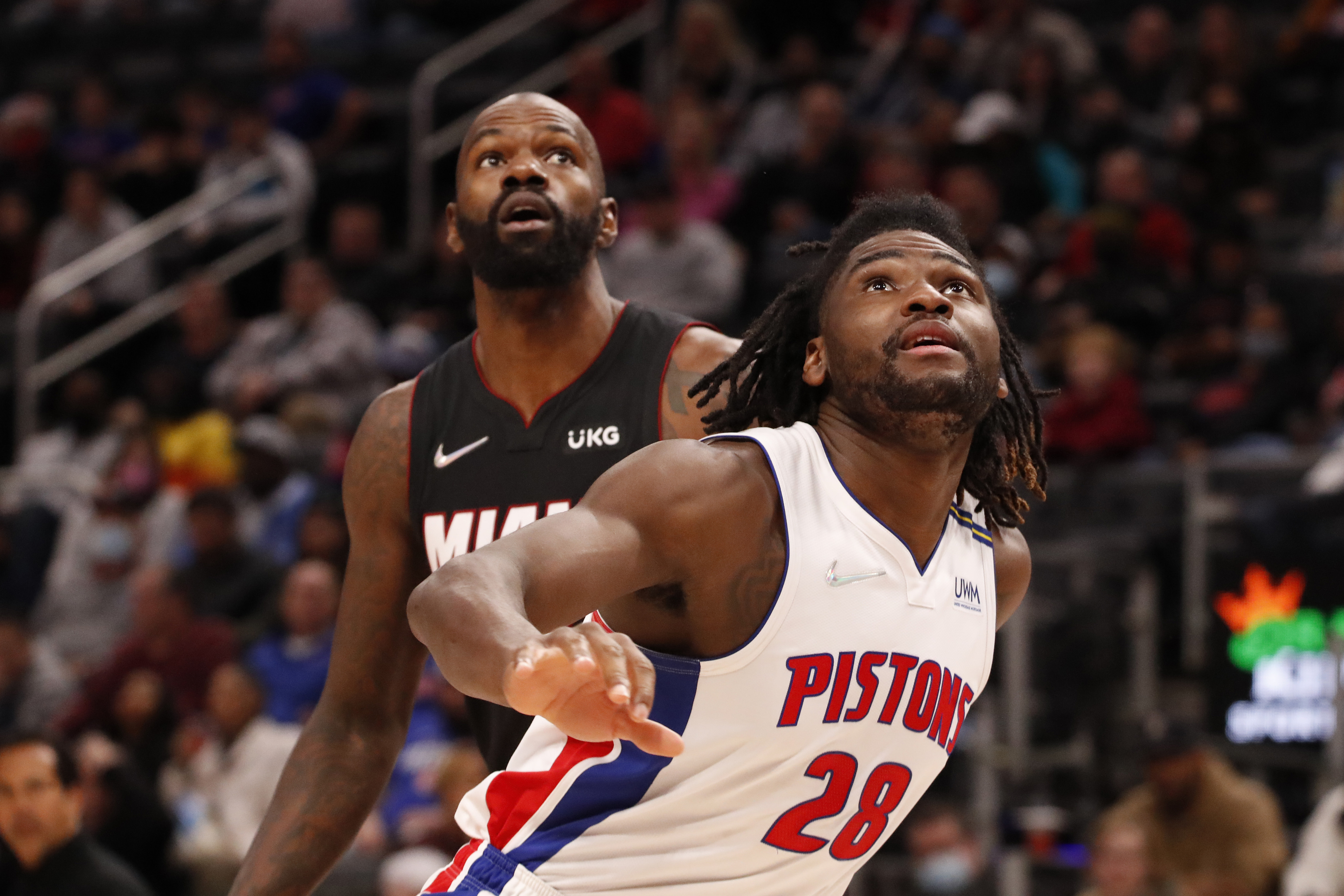 辽东鲸鲨队鏖战陇右黑豹队，田径大奖赛守住胜果，替补奇兵立功。目标直指冠军的简单介绍