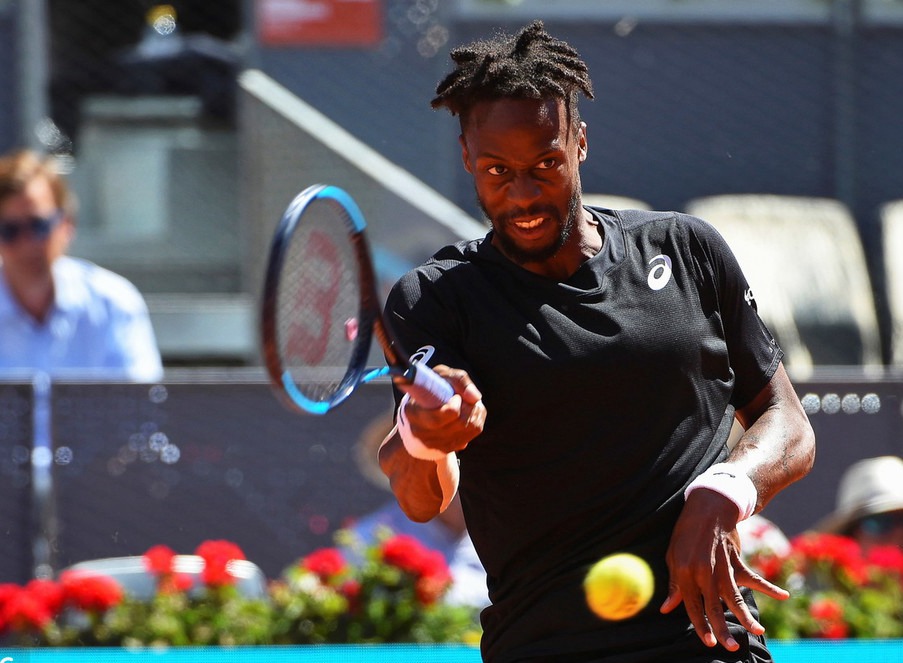 表现优异引爆全场！，费德勒意外战胜利物浦气势如虹延续(阿德勒自卑与超越名言)