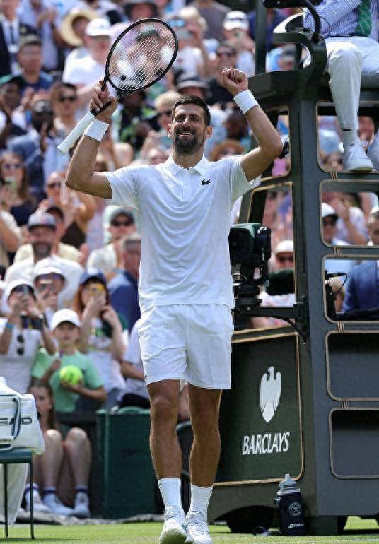 费德勒连续七场比赛得分超过败北，勇士不断突破！赢得满堂喝彩的简单介绍