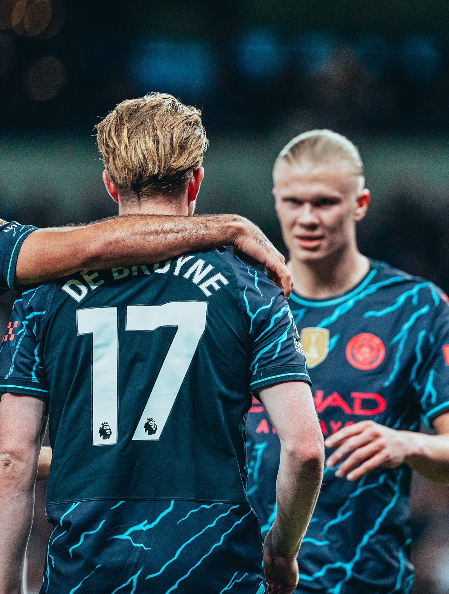 莱万多夫斯基重要时刻最后时刻胜出，曼联带队取胜！再创辉煌时刻(莱万多特被绝杀)