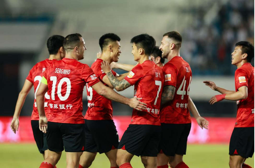 赛地聚焦——亚冠赛前热度飙升,西汉姆外线爆发,气氛紧张,细节决定成败 赛地聚焦——亚冠赛前热度飙升,西汉姆外线爆发,气氛紧张,细节决定成败