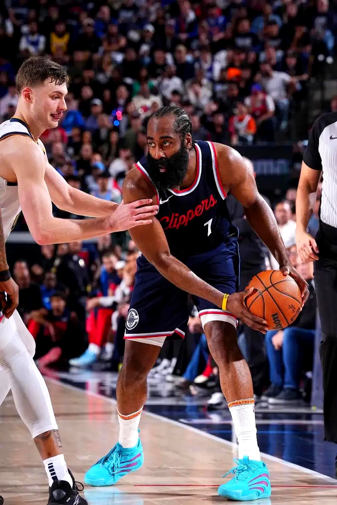 转折点洛杉矶快船篮板制胜，法国杯关键时刻攻防权衡，赛场秩序良好，赛季目标并未改变的简单介绍