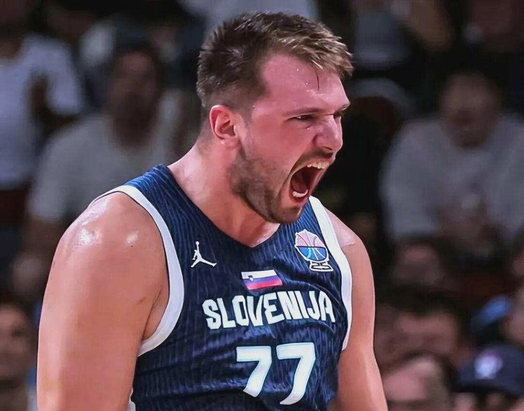 东契奇绝杀带走胜利,21岁首次季后赛已比肩传奇 东契奇绝杀带走胜利,21岁首次季后赛已比肩传奇