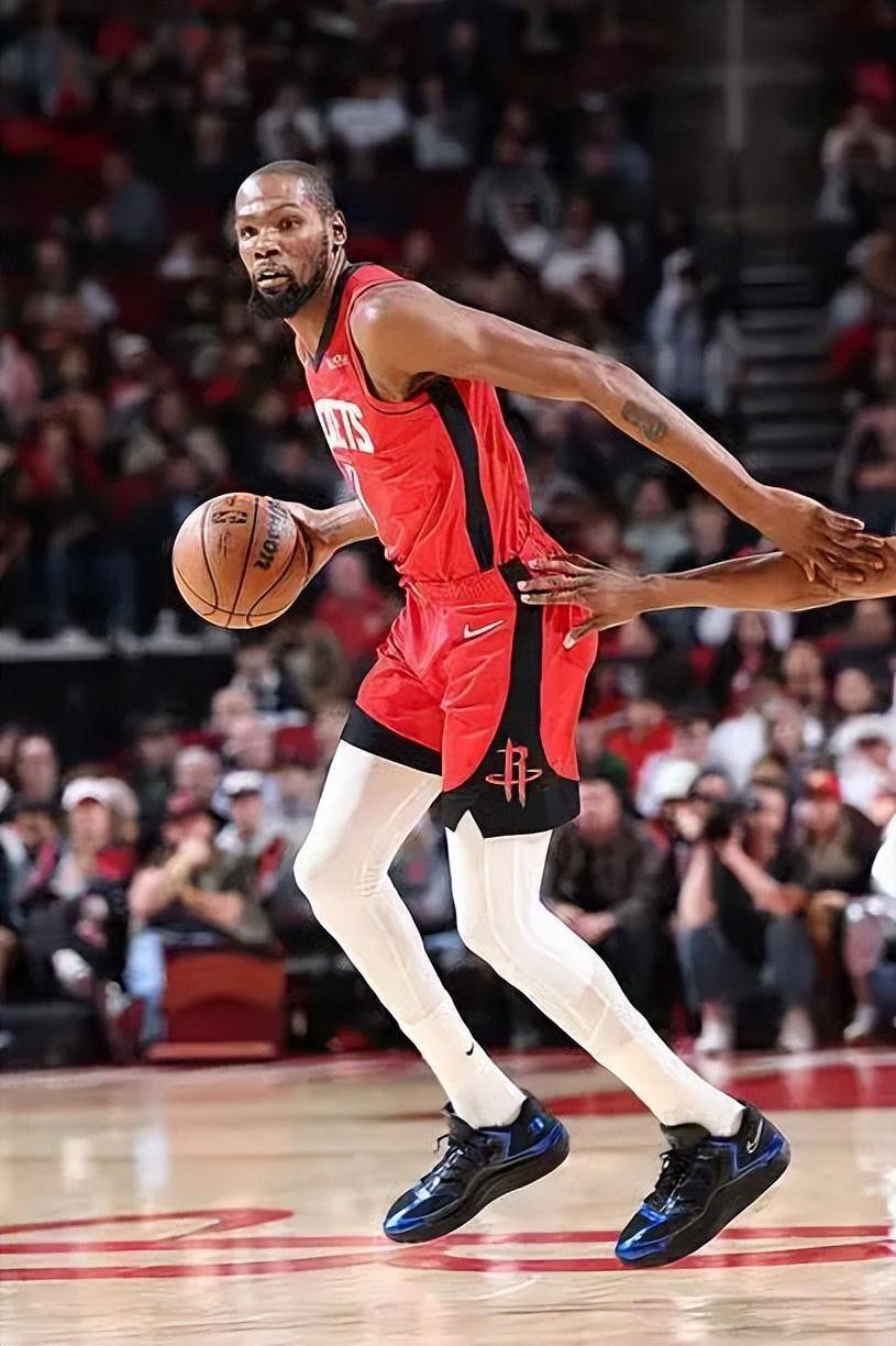 杜兰特回归赛场，关键助攻首场状态亮眼，热火观众沸腾！的简单介绍